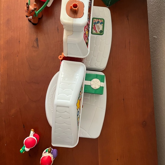 Fisher-Price Little People Santa's Holiday Adventure Playset - Picture 10 of 13